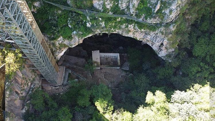 13 yıl sonra gelen mucize 452 basamakla iniliyor, muhteşem bir görüntü