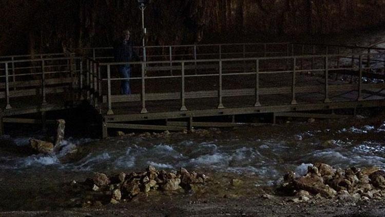 13 yıl sonra gelen mucize 452 basamakla iniliyor, muhteşem bir görüntü
