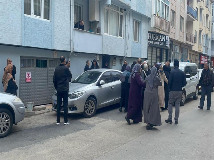 KANLI KIYAFETLERİNİ ÇÖP KONTEYNERİNE ATMIŞ