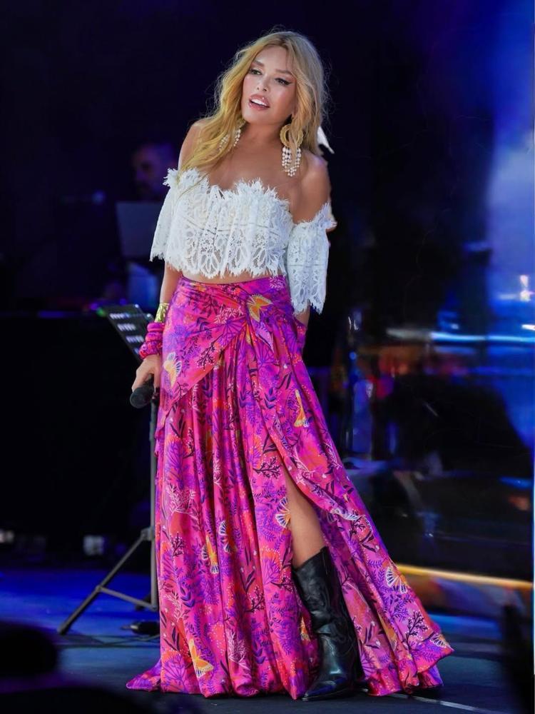Ajda Pekkandan dev konser Arenayı salladı