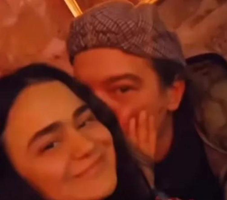 AŞKINI BÖYLE İLAN ETTİ İŞTE SEVGİLİSİ