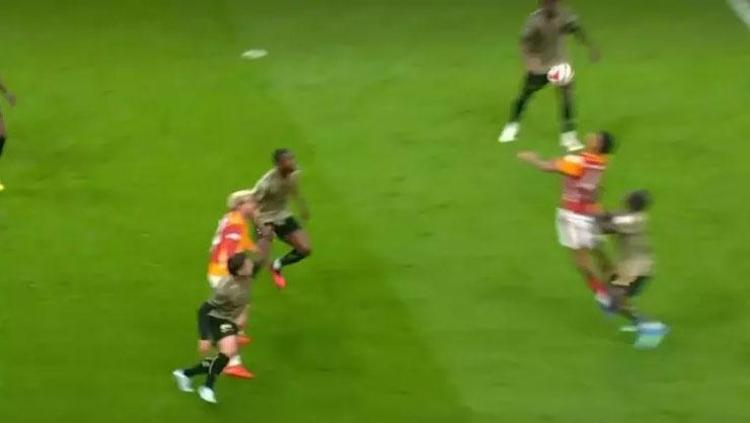 SERDAR DURSUNUN PENALTI BEKLEDİĞİ POZİSYON