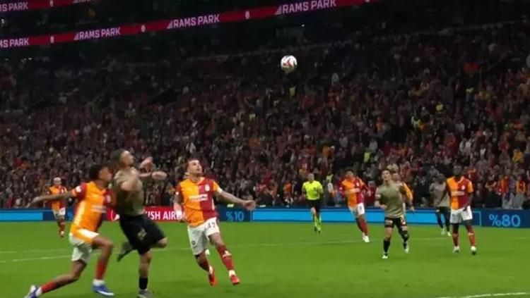 Galatasaray - Kocaelispor maçındaki iki penaltı pozisyonunu eski hakemler yorumladı Gol öncesi ofsayt tartışması