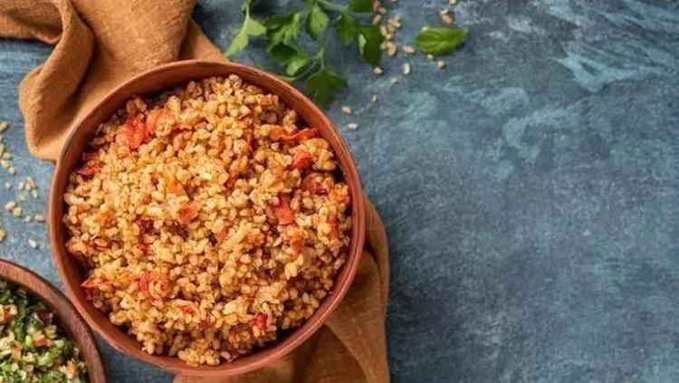 SEBZELİ BULGUR PİLAVI TARİFİ