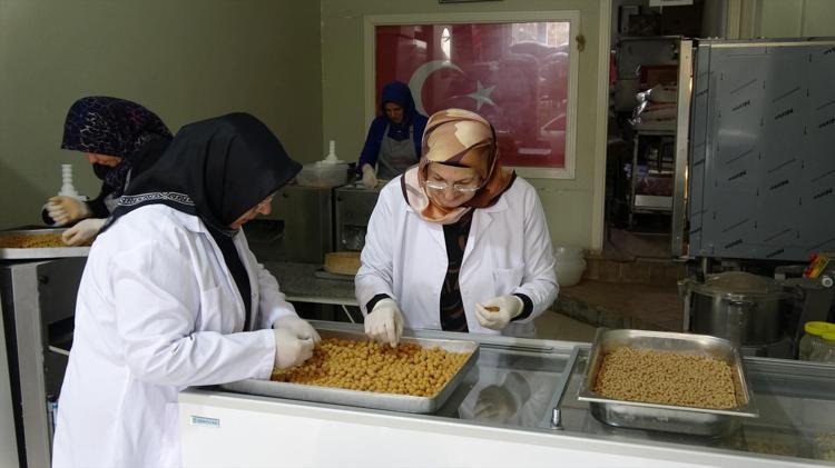 Misafirlerine yaptığı yemek hayatını değiştirdi 55 yaşındaki kadın siparişlere yetişemiyor