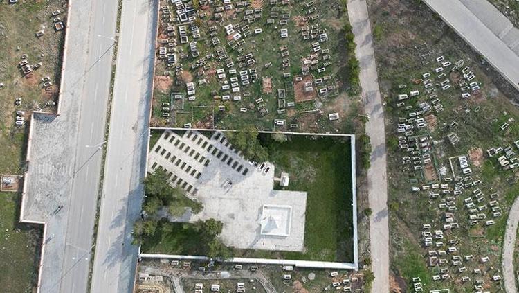 Dronla havadan bakınca fark edildi Şehitlerin kabri ile sivillerin kabri neden farklı yöne bakıyor