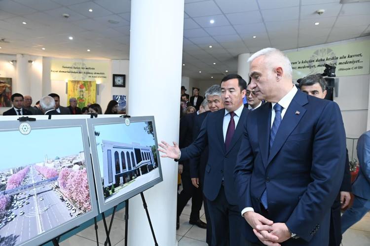 Bakan Ersoydan dijital çağ uyarısı: Dijital dünya gönüllü kültürel yozlaşmayı beraberinde getiriyor