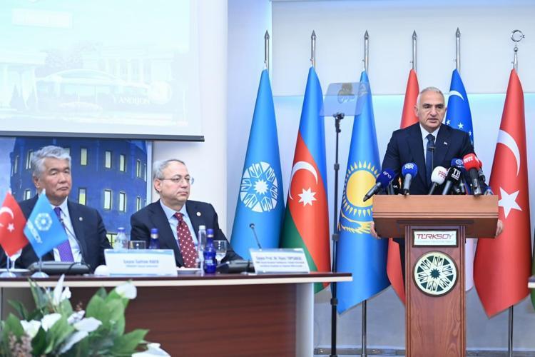 Bakan Ersoydan dijital çağ uyarısı: Dijital dünya gönüllü kültürel yozlaşmayı beraberinde getiriyor