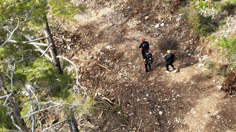 Dağda korku dolu anlar Şarjı biten yürüyüşçüyü dron buldu