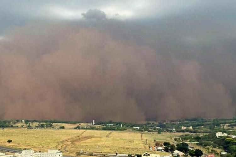 Meteoroloji merkezi uyardı, o şehirdekiler dikkat Afrikadan hızla geliyor: Bu akşam başlayacak perşembeye kadar risk devam edecek