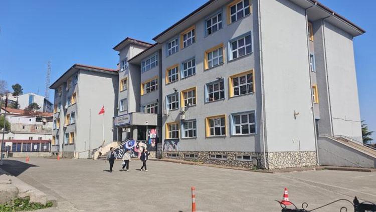 Baş ağrısıyla hastaneye gitmişti: 14 yaşındaki Çağla hayatını kaybetti