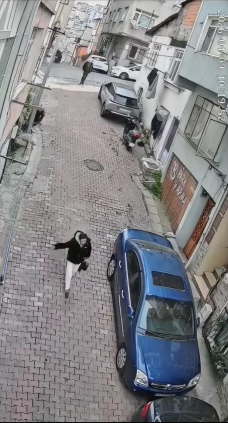 İstanbulda bunu da gördük Örümcek adam gibi tırmanıp kol çantasını çaldı