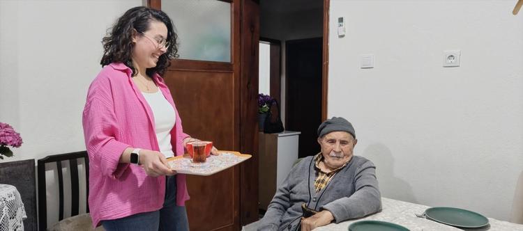 Mersinin asırlık çınarı Mustafa dede Uzun ömrünün sırrını açıkladı