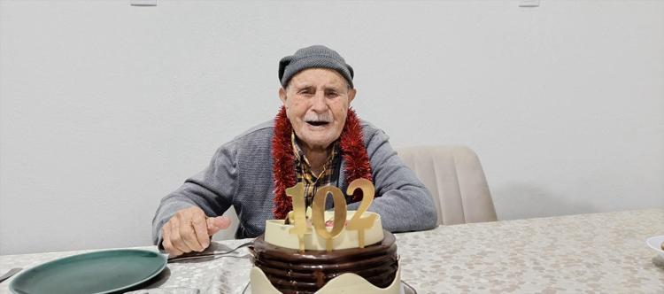 Mersinin asırlık çınarı Mustafa dede Uzun ömrünün sırrını açıkladı