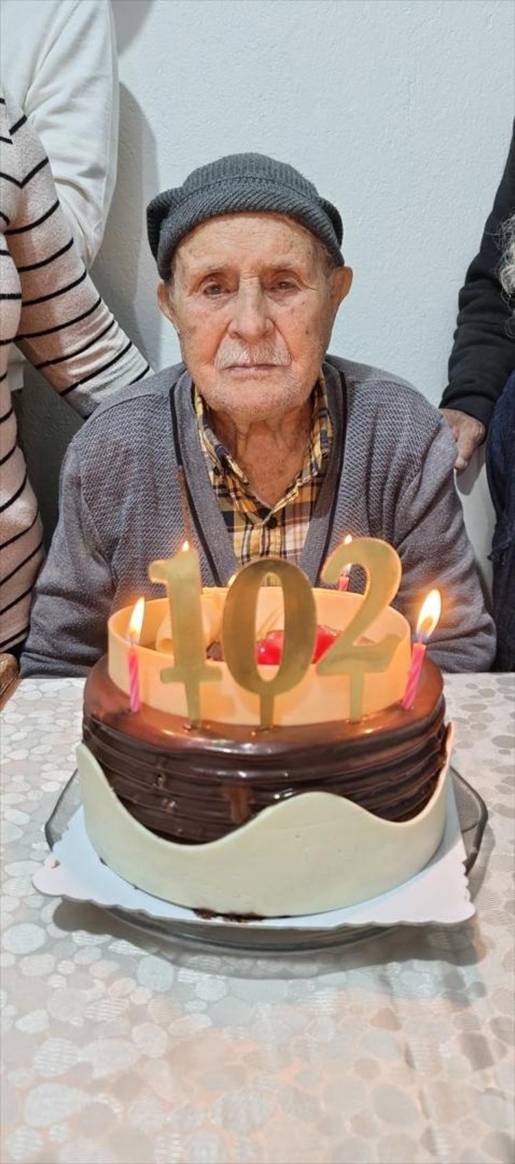 Mersinin asırlık çınarı Mustafa dede Uzun ömrünün sırrını açıkladı
