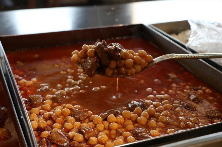 Chia tohumu ve yulaf ezmesini solluyor Lif kralı olarak biliniyor, bağırsakları harıl harıl çalıştırıyor
