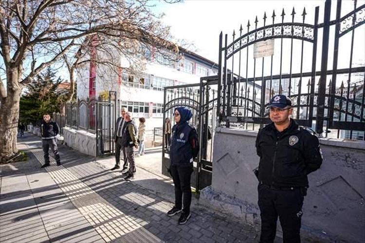 Güvenlikte yeni dönem Her okul önüne en az 2 polis