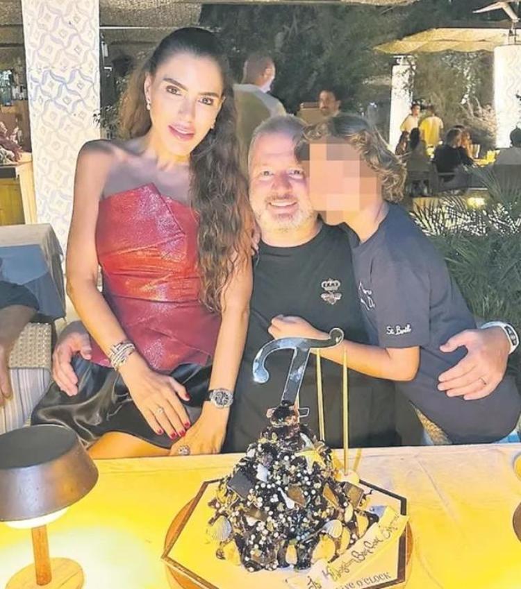 Sosyetik çifte Filipinli bakıcı şoku Takıları çaldı alem yaptı