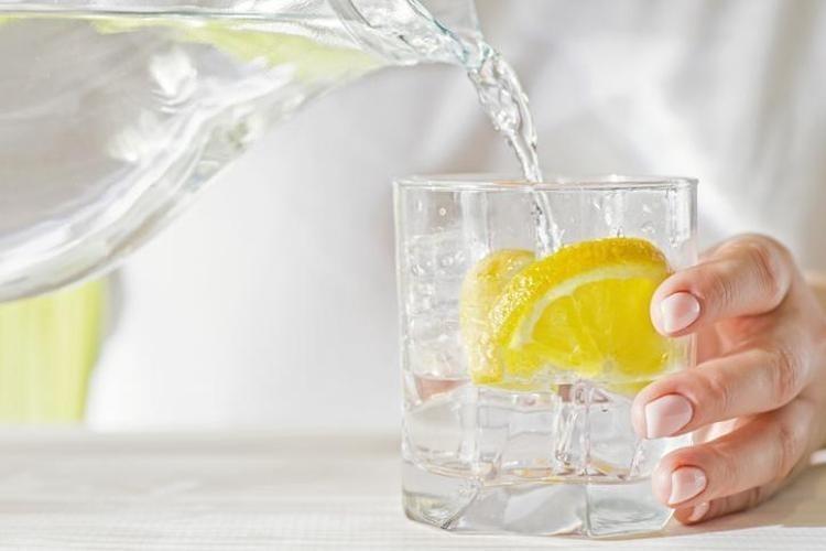 Mutfaktaki en ucuz detoks: Her gün bir bardak içince vücutta neler oluyor