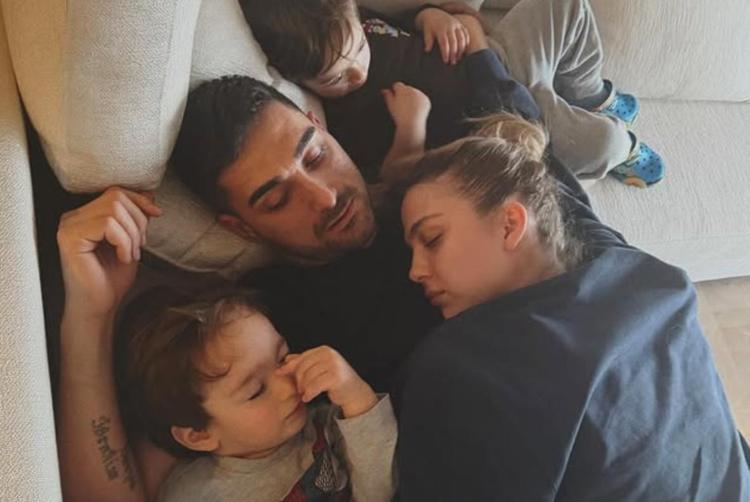 KAPININ DEMİRİ DERİSİNİ SIYIRDI
