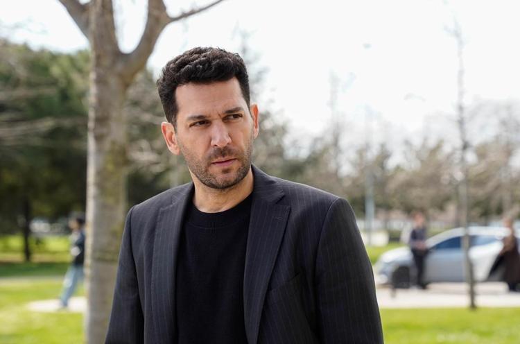 SERHAT ARADA KALIYOR