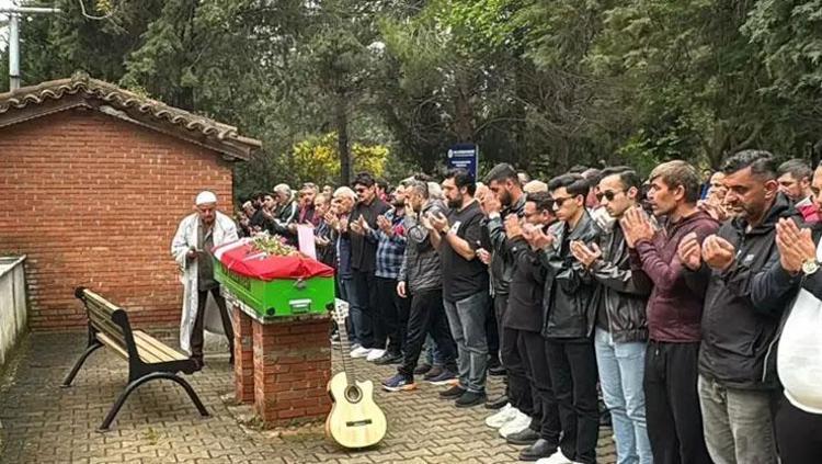 Rıza Tamere gözyaşlarıyla son veda Çok sevdiği gitarıyla uğurlandı
