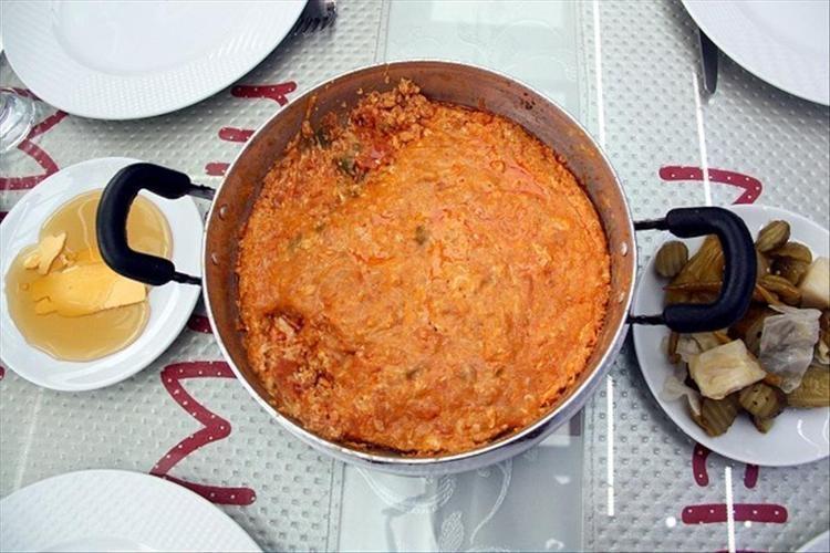 Yedikçe yediren kaşarlı menemen tarifi Lezzetiyle damaklarda şölen yaratıyor, hem pratik hem nefis