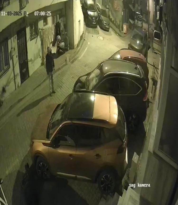 YARDIM ETMEK YERİNE YÜRÜYÜP GİTTİ