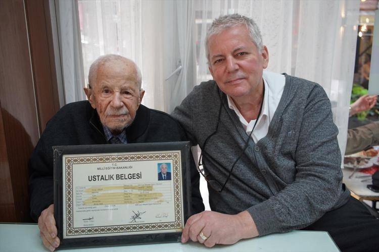 100 yaşında hâlâ mesleğinin başında İşimi bırakmam
