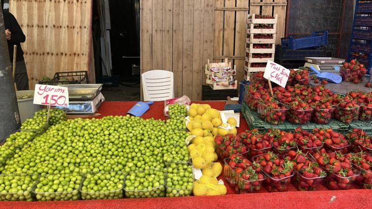 Yaz yaklaşırken tezgahlar renklendi Kilosu 50 TLye olan da var 400 TLye satılan da