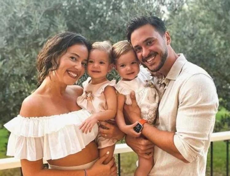 Pelin Akil ve Anıl Altan bir arada Ben sizle yeniden doğdum
