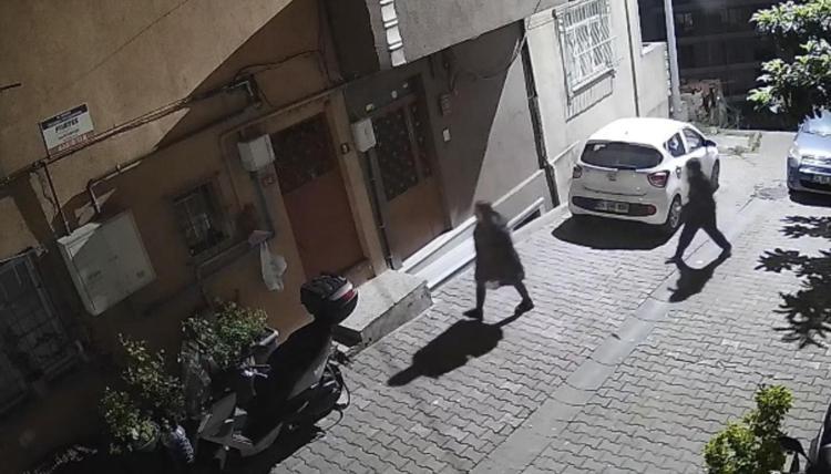 Polisi alarma geçiren sapık Peşinden apartmana girip kabusu yaşattı, ekmek yaparken yakalandı