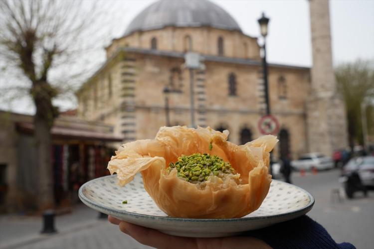 Gaziantepte bir ilke imza atıldı Baklava tepsisinin kenarları servete dönüştü: Tadına bakmayan pişman oluyor