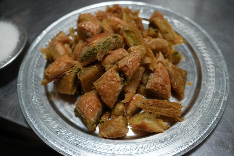 Gaziantepte bir ilke imza atıldı Baklava tepsisinin kenarları servete dönüştü: Tadına bakmayan pişman oluyor