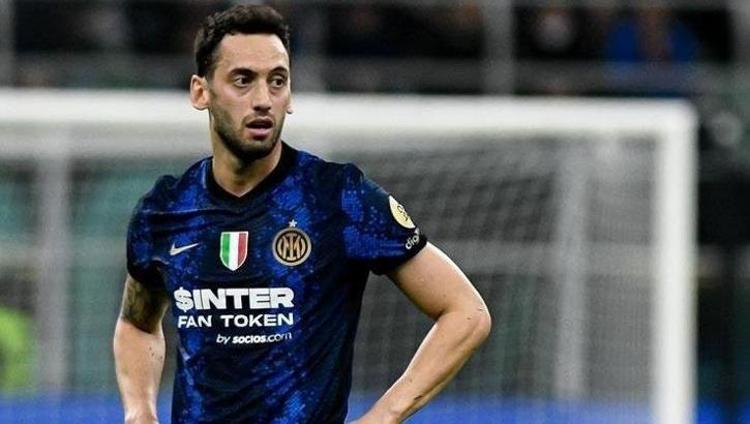 Fabregas’tan Hakan Çalhanoğlu’na övgü ‘Pirlo, Modric ve Kroos gibi’