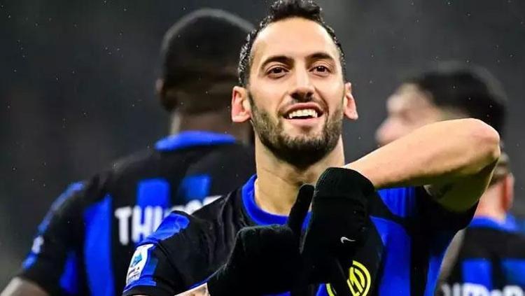 Fabregas’tan Hakan Çalhanoğlu’na övgü ‘Pirlo, Modric ve Kroos gibi’