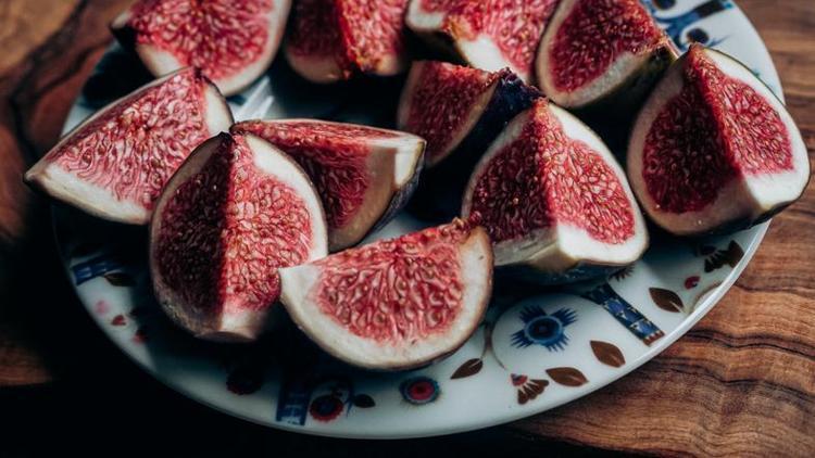 BÖBREKLERDEKİ KUMU TEMİZLİYOR