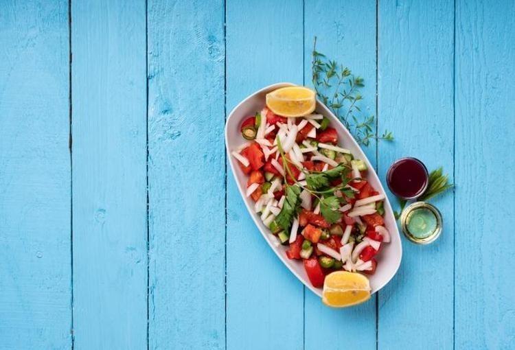 ÇOBAN SALATASI TARİFİ