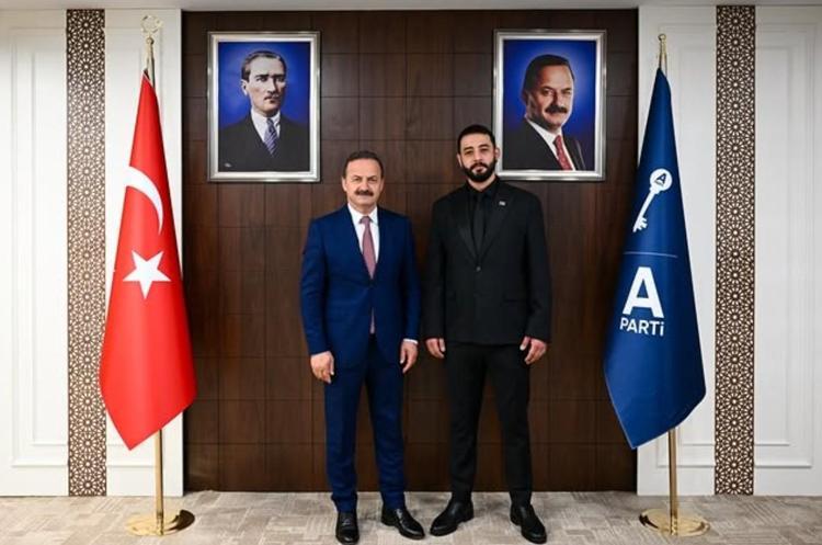 Ünlü şef Mehmet Yalçınkayanın oğlu Emre Yalçınkaya siyasete adım attı