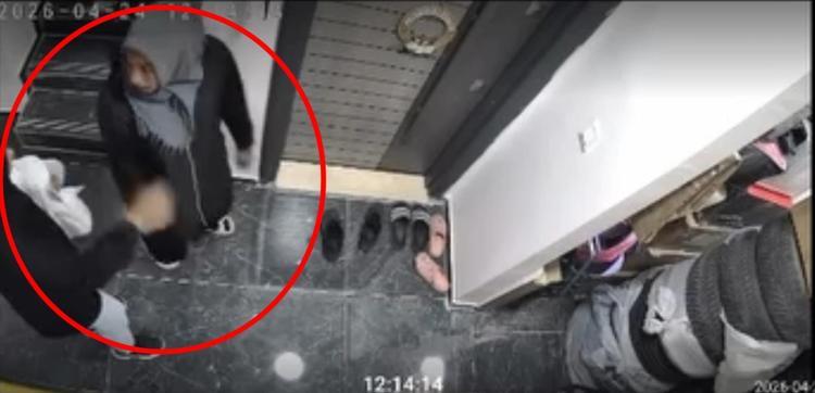 ‘Pes’ dedirten hırsızlık girişimi Ayakkabıyı koklayıp kapıyı zorladılar