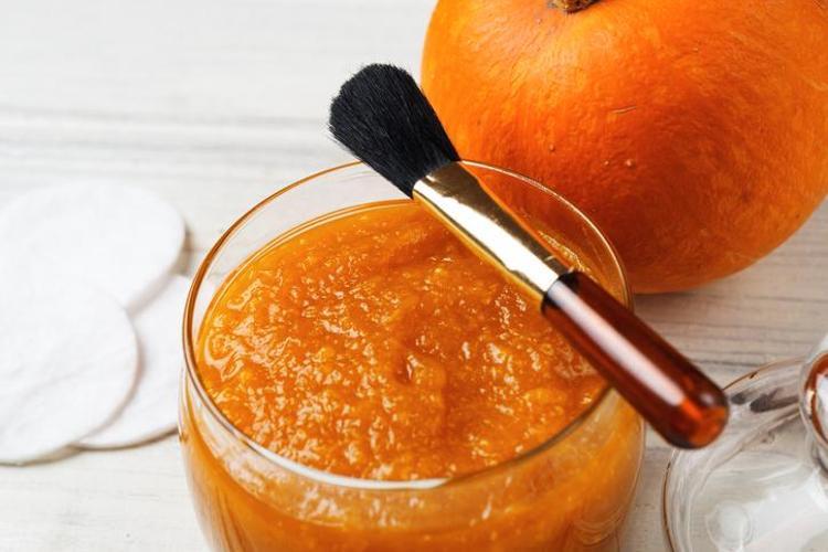 Cildi resmen 10 yaş gençleştiriyor Kırışıkları ütü gibi açıp retinol etkisi veriyor, cilde kolajen depoluyor