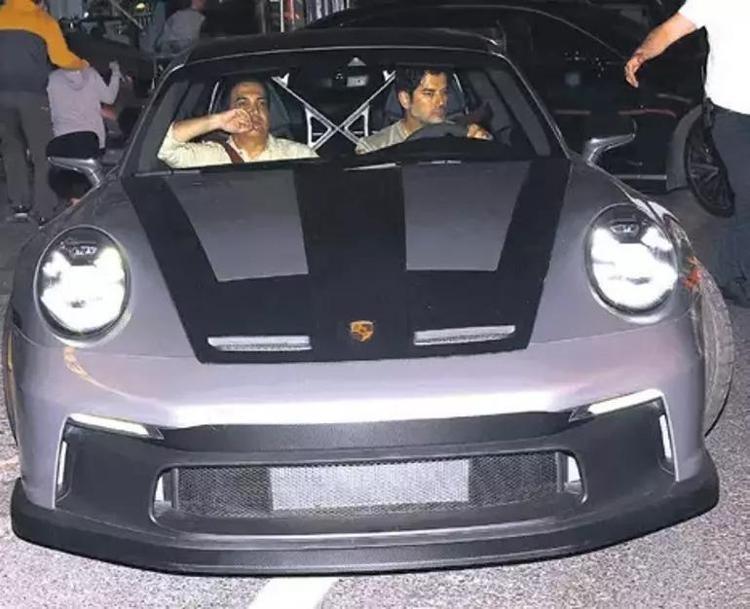 Burak Özçivit 30 milyonluk aracını sanayiye götürdü