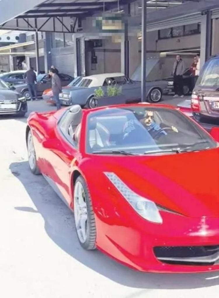 Burak Özçivit 30 milyonluk aracını sanayiye götürdü