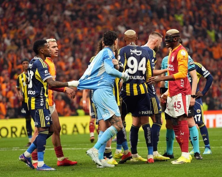 Fenerbahçe soyunma odasında ‘Ederson’ çatlağı Kadro dışı talebi