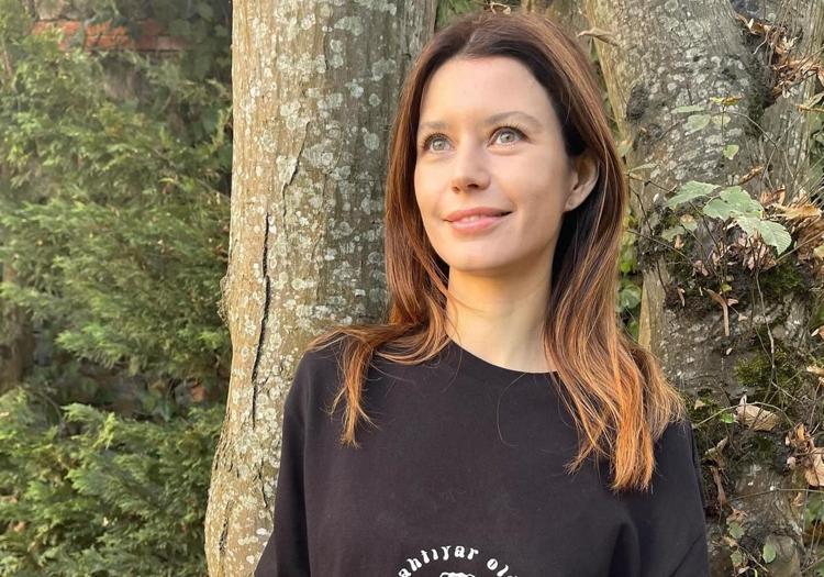 Beren Saat ilk şarkısını çıkarmıştı Kenan Doğuludan büyük destek