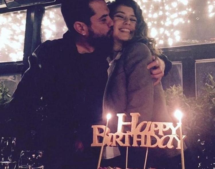 BEREN SAAT ŞU AN MUTSUZ, KEYİFSİZ