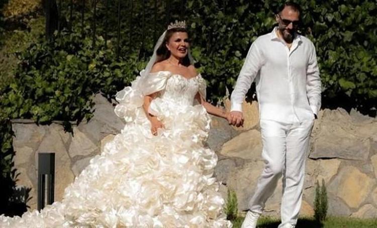 55 yaşındaki astrolog Nuray Sayarı’dan müjde İkizlere hamile