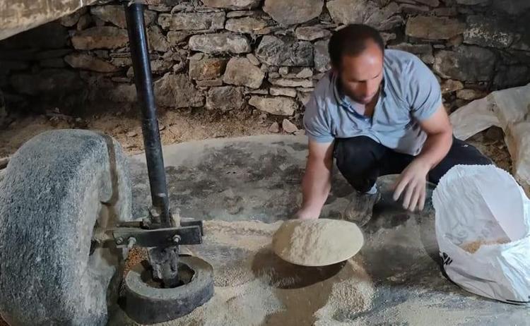 Şeker hastaları bile kapış kapış alıyor: Asırlık su değirmeninden çıkan o lezzet Türkiyenin dört bir yanına gidiyor