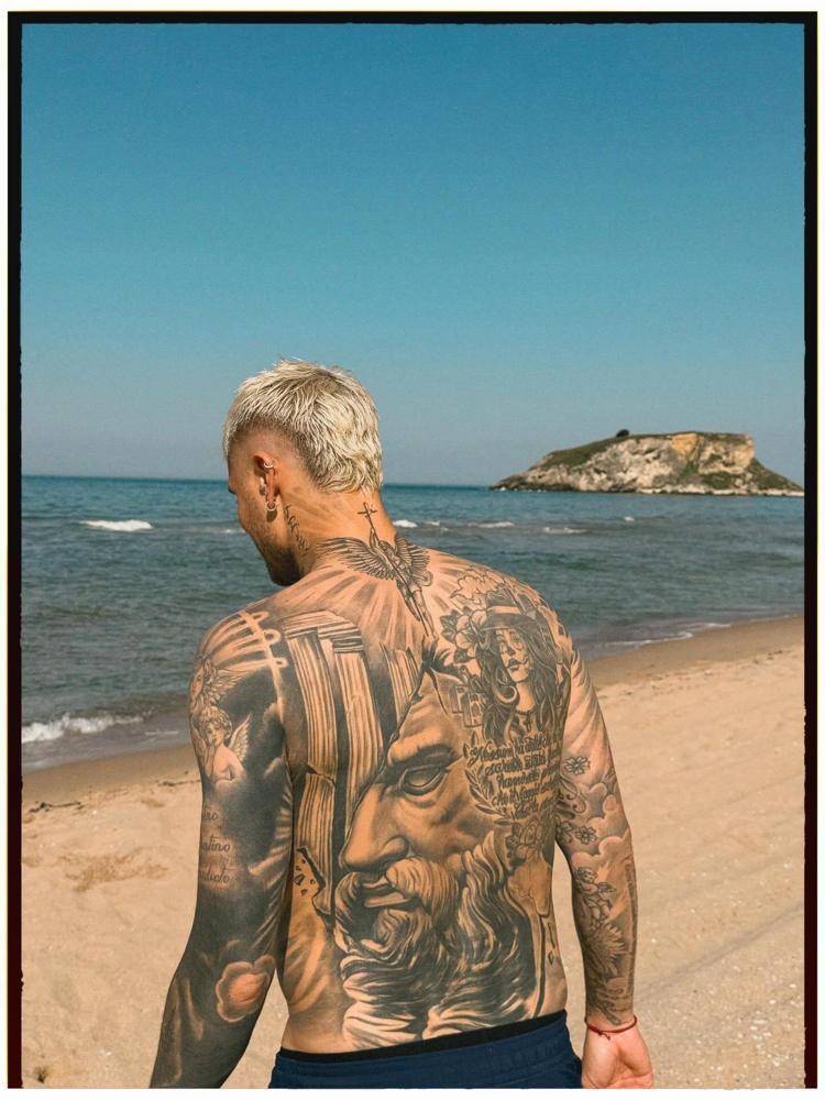 Romantik kaçamak Mauro Icardi ve China Suarez deniz sezonunu açtı