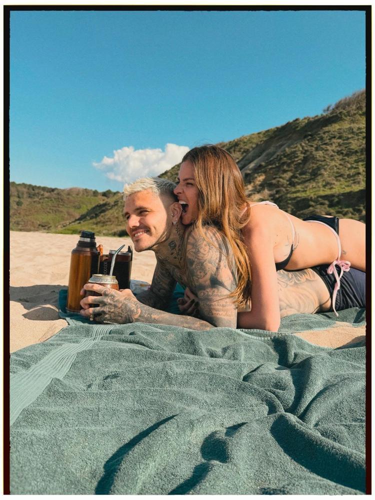 Romantik kaçamak Mauro Icardi ve China Suarez deniz sezonunu açtı